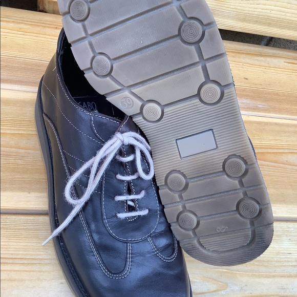 Leather chocolate brown shoe - Picture 3 of 4